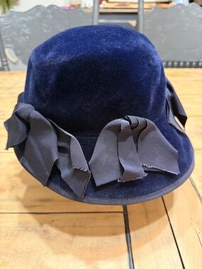 Vintage Nan Cie original Navy Velvet Bow Accent Cloche Hat